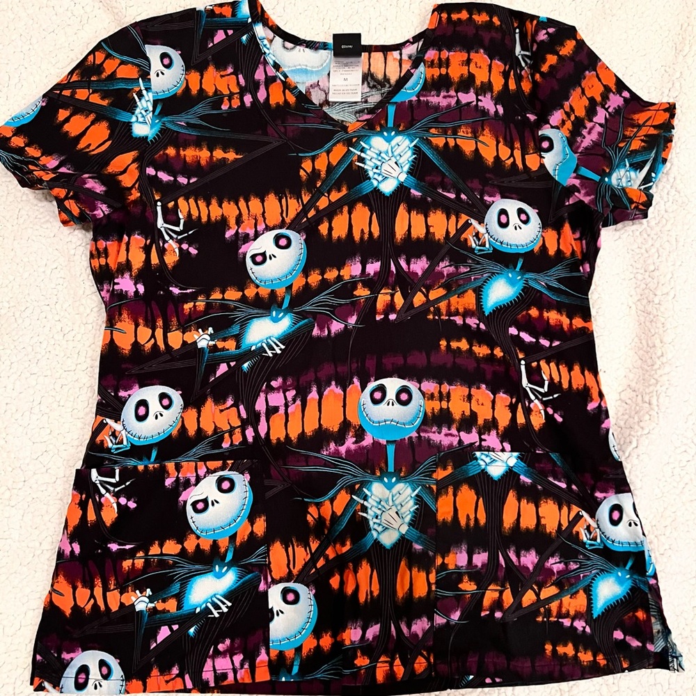 NURSING SCRUB TOP ** SIZE MEDIUM **